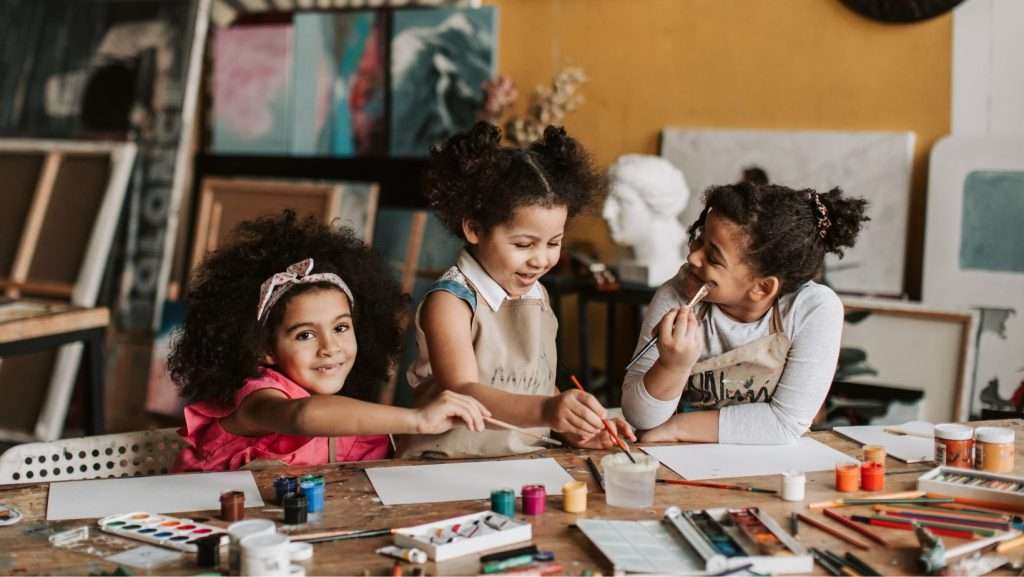 preschoolers doing crafts